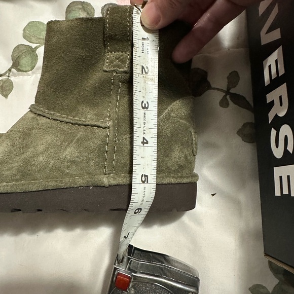 Ugg boots sz-5. Suede Olive - Picture 7 of 7